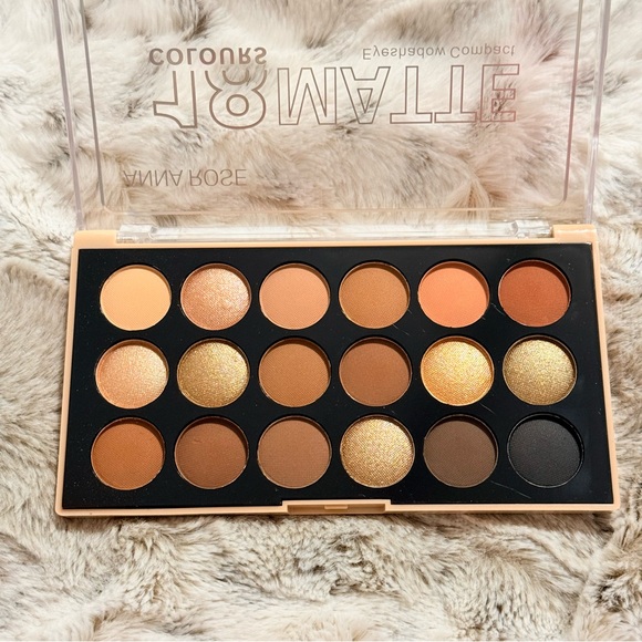 NWOT Anna Rose 18 MatteRadiant Eyeshadow Palette - Gold, Brown, and Black Shades - Picture 3 of 8